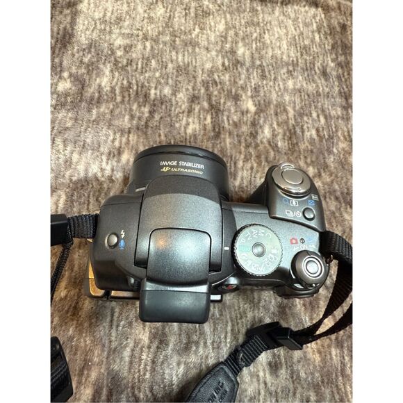 Cannon Powershot S3 IS Camera With 6.0 Megapixel Sensor - Picture 9 of 10